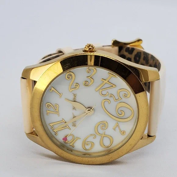 Betsey Johnson Women's Watch 40MM White Dial Gold Case Cream Bands New‎ Battery - Picture 4 of 11
